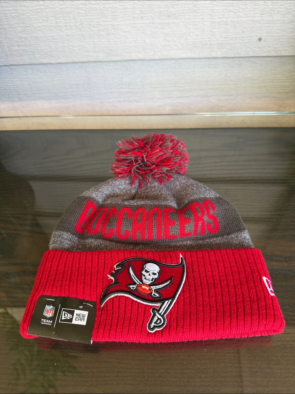 New Era Tampa Bay Buccaneers Red & Gray Knit Pom Beanie